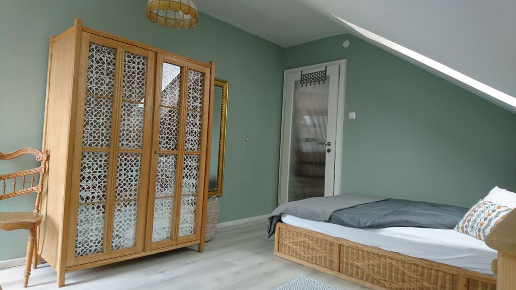 Schlafzimmer mit zwei Einzelbetten
